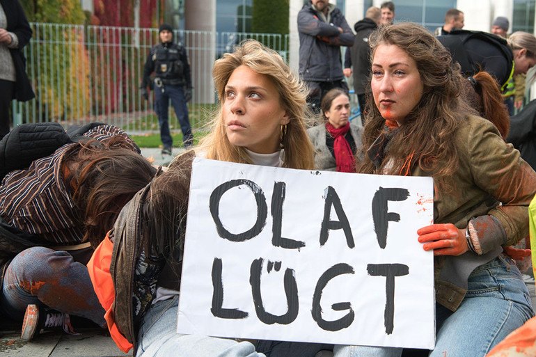 O adam polis mi değil mi