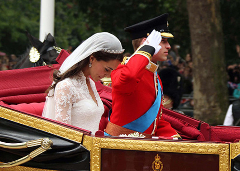 William beni böyle beğeniyor diye.... Düğün öncesinde o da kraliyet ailesiyle inatlaşmış