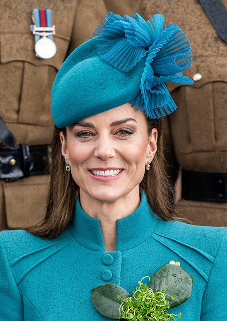 William beni böyle beğeniyor diye.... Düğün öncesinde o da kraliyet ailesiyle inatlaşmış