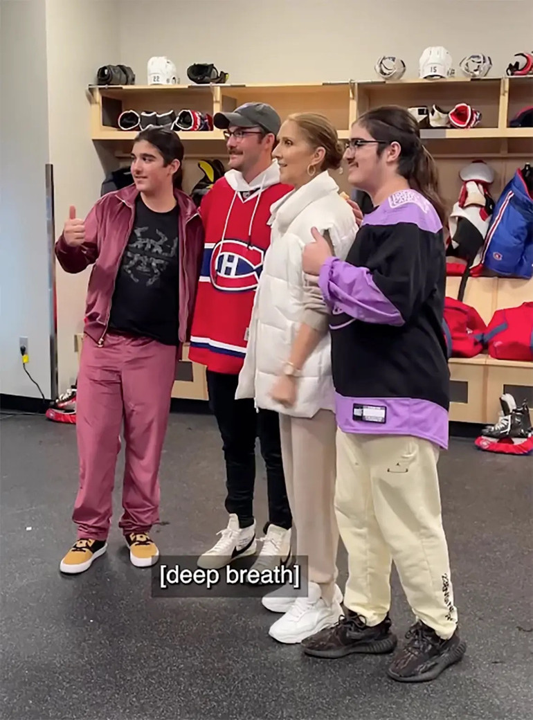 Ünlü şarkıcı milyonda bir görülen hastalığa yakalanmıştı: Neredeyse 4 yıl sonra ilk kez görüntülendi