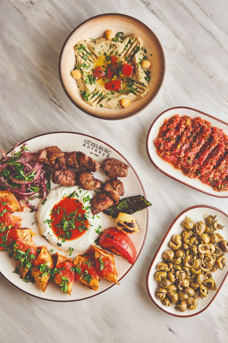 Mesleklerini sürdürüp mutfaklarını  yaşatıyorlar