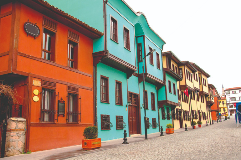 İsteyene yurtiçi, isteyene yurtdışı