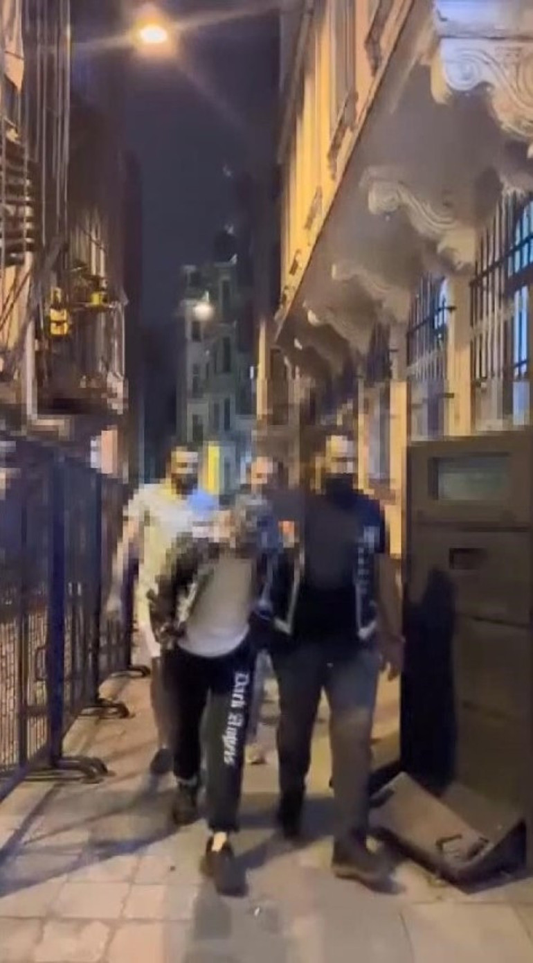 İstiklal Caddesinde dolar dağıtanlar için mahkeme kararını verdi