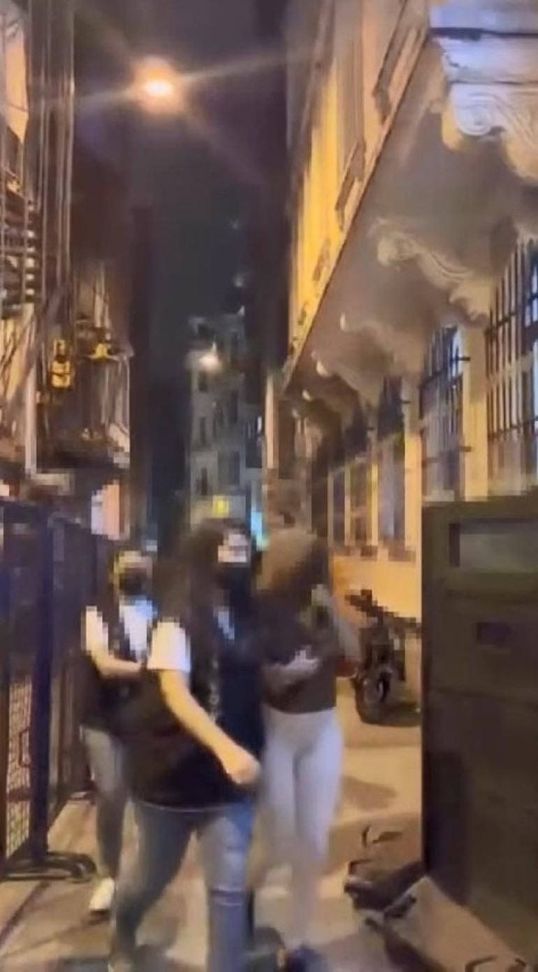 İstiklal Caddesinde dolar dağıtanlar için mahkeme kararını verdi