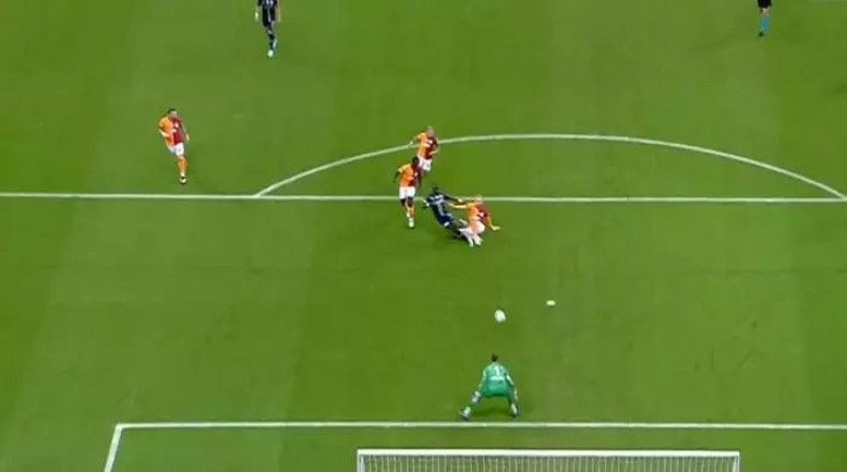 Galatasaray - Kasımpaşa maçının tartışmalı pozisyonları Zahanın gollerinden önce faul ve penaltı var mı