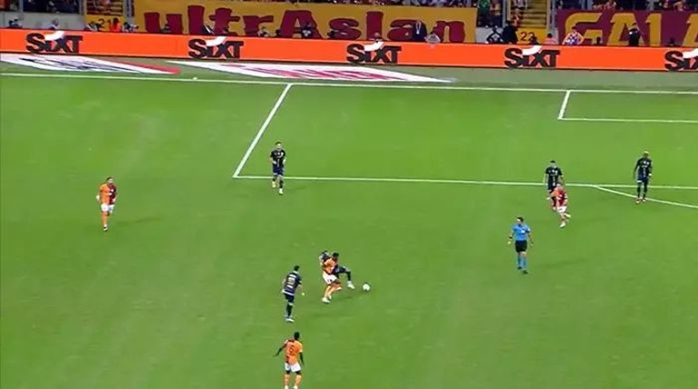 Galatasaray - Kasımpaşa maçının tartışmalı pozisyonları Zahanın gollerinden önce faul ve penaltı var mı