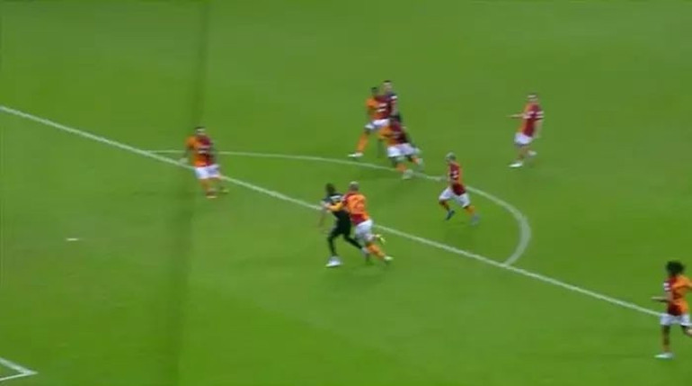 Galatasaray - Kasımpaşa maçının tartışmalı pozisyonları Zahanın gollerinden önce faul ve penaltı var mı