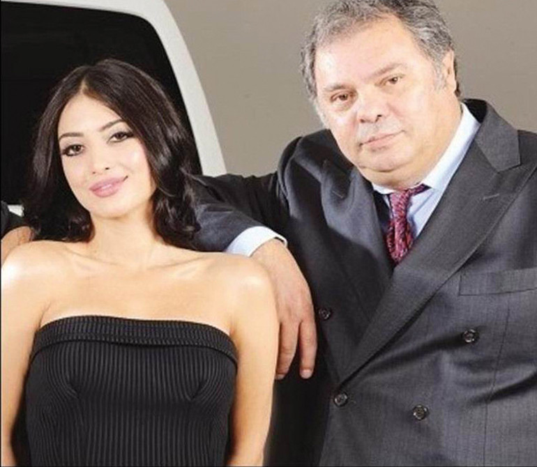42 yıl sonra tiyatroya döndü