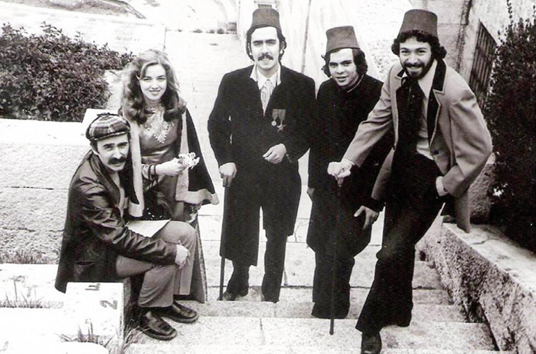 42 yıl sonra tiyatroya döndü