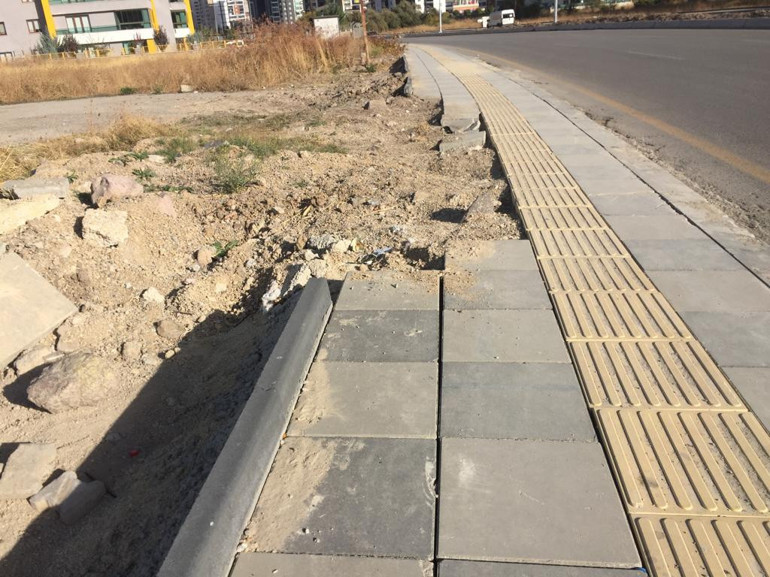 Ulus’taki yaya geçidi bir garip hâl aldı