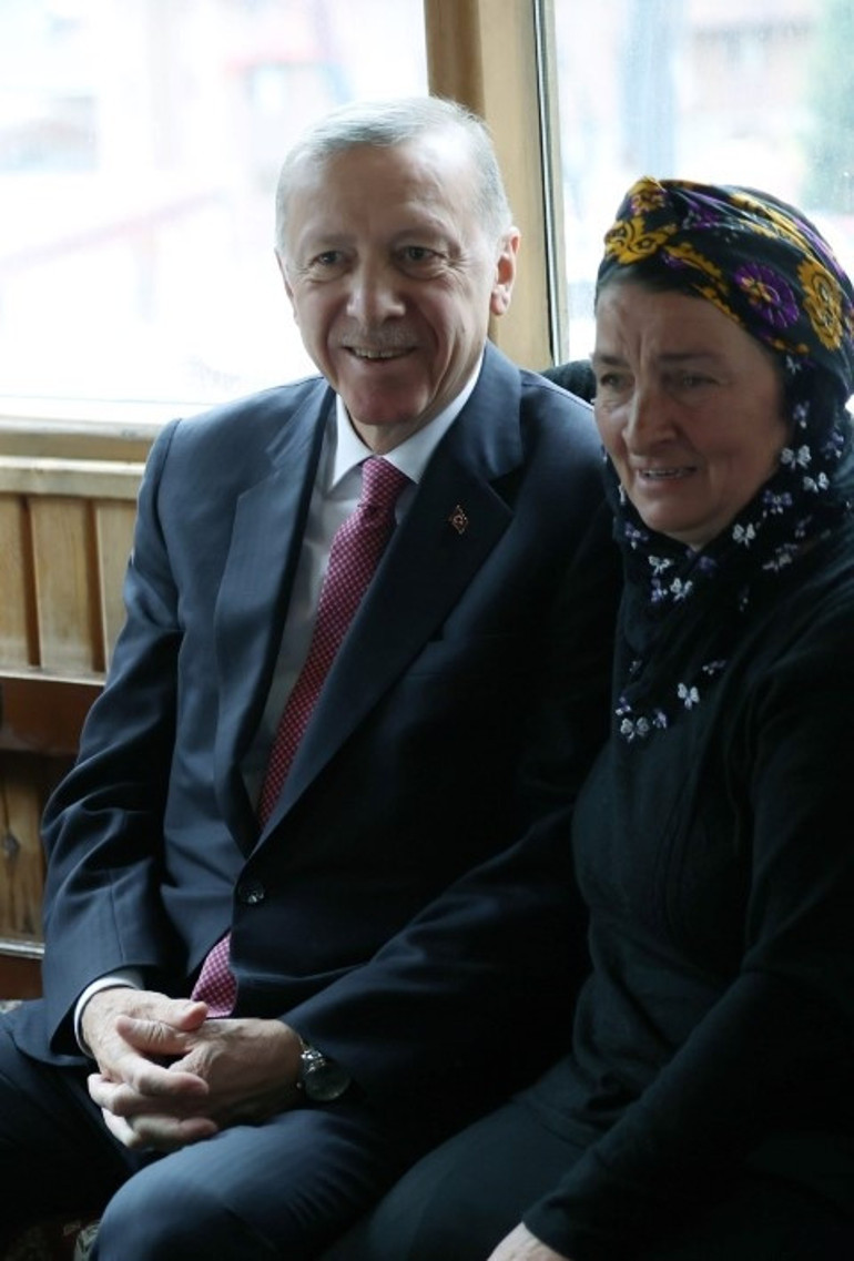 Erdoğan, Ayderde vatandaşlarla sohbet etti
