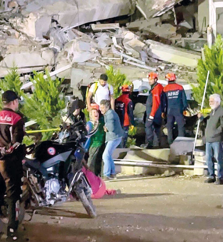 Hataylılar isyan etti: Acılarımızı dekor yaptılar