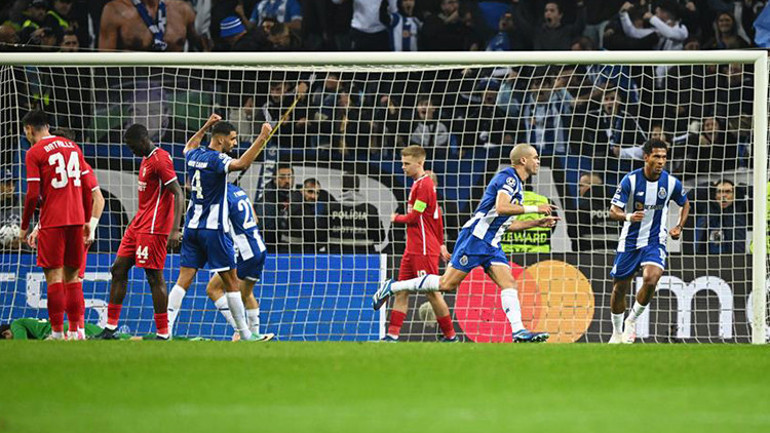 Şampiyonlar Ligi’nde müthiş gece Barcelonanın kaybettiği haftada Pepe tarihe geçti...