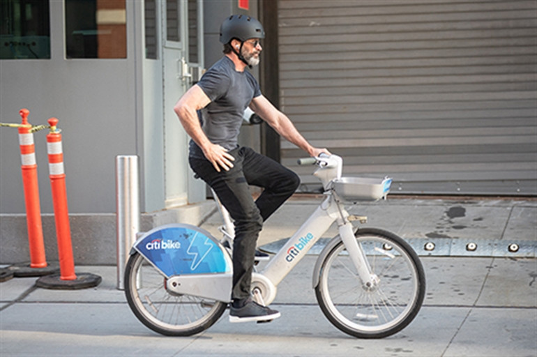 Onun da herkes gibi sırları var…Ayrıldığı eşine susması karşılığında 100 milyon dolar teklif etti