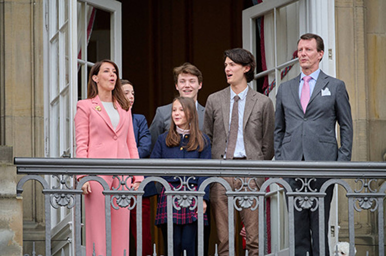 Kraliyet sarayının duvarlarını sarsan ihanet iddiası: Dedikodu misafirlerin memleketinden geldi... Önce park gezisi sonra dans gecesi