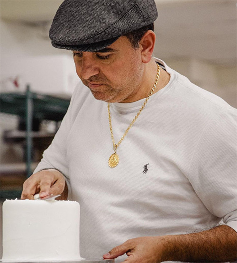 Hem lezzet ustası, hem ekran yıldızı: Fazla paradan şımarmasınlar diye çocuklarına tuvalet temizletiyor