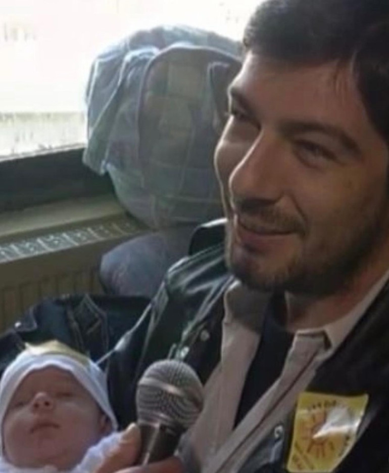 ‘Allah’ım çocuğumu göreyim de canımı öyle al...’ Ünlü oyuncu 28 yıl önce kaybettiği eşini andı: Yaşadığım sürece bizimlesin