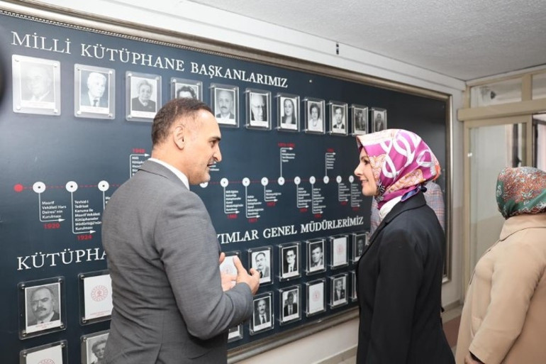 Dünya Çocuk Kitapları Haftası: Bakan Göktaş, çocuklar için kitap seslendirdi