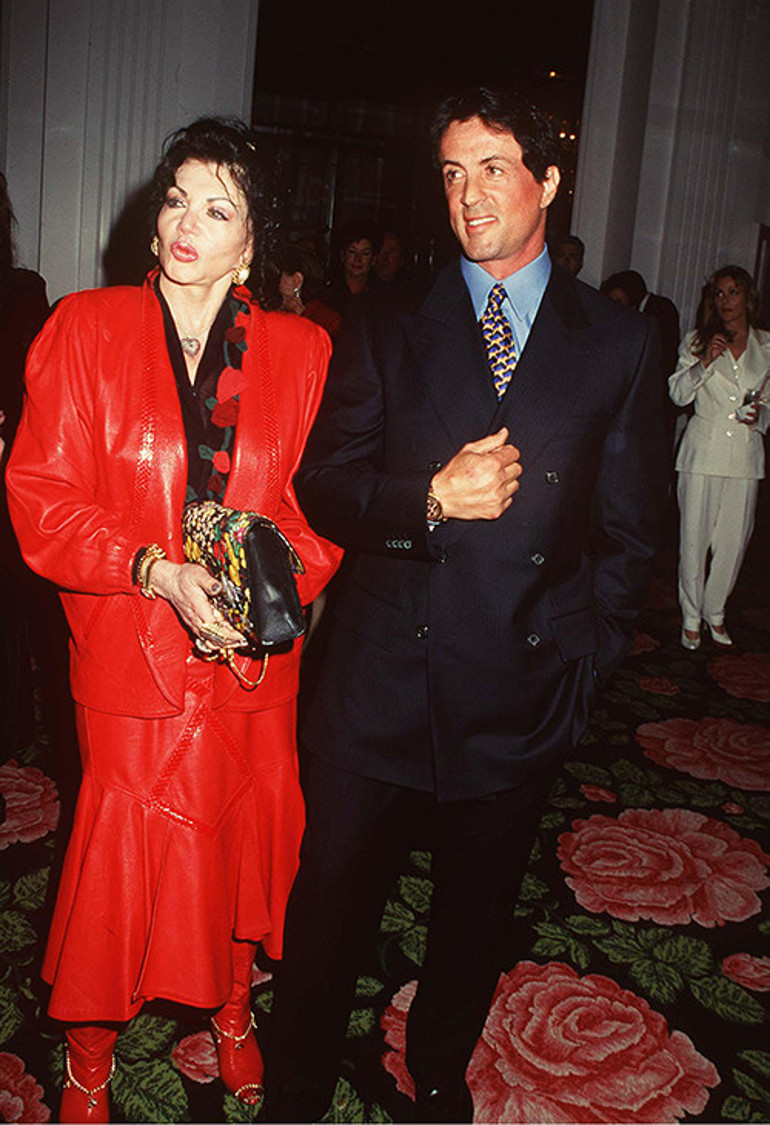 Tek hareketiyle bir orduyu bile yok ediyordu... Aksiyon filmlerinin efsanesi artık bastonla yürüyor