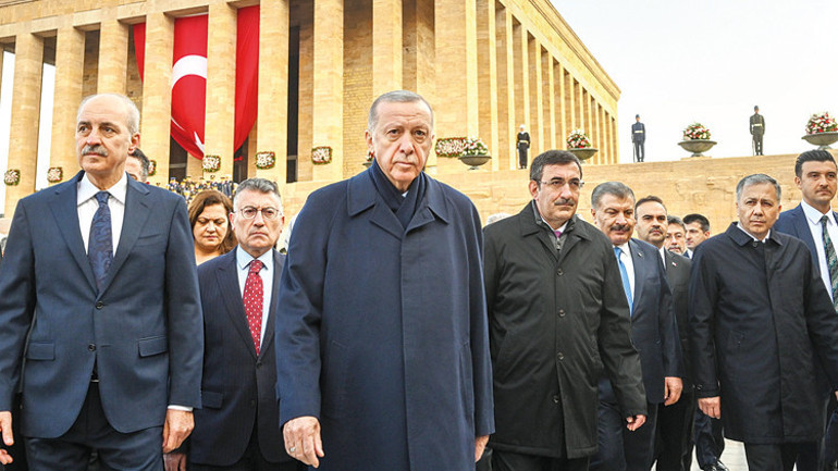 Devletin zirvesi Ata’nın huzurunda