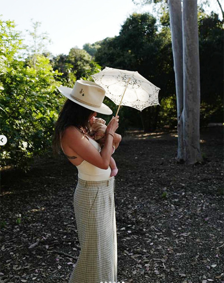 Ünlü aşıklar huzuru çiftlik hayatında buldu: Yiyecekleri sebzeleri yetiştirip inek ve keçi besliyorlar