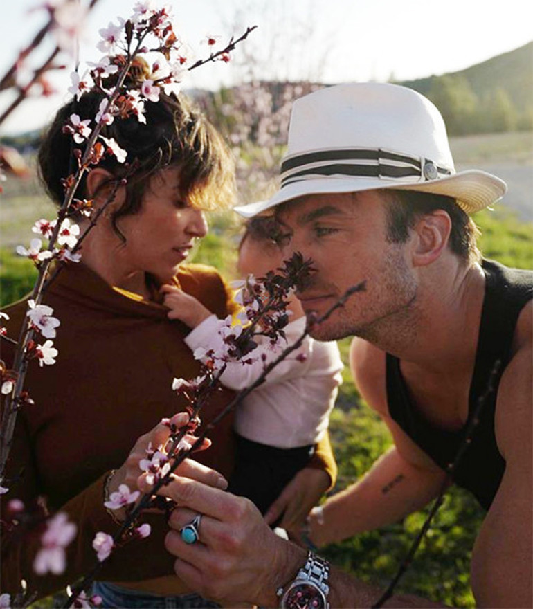 Ünlü aşıklar huzuru çiftlik hayatında buldu: Yiyecekleri sebzeleri yetiştirip inek ve keçi besliyorlar