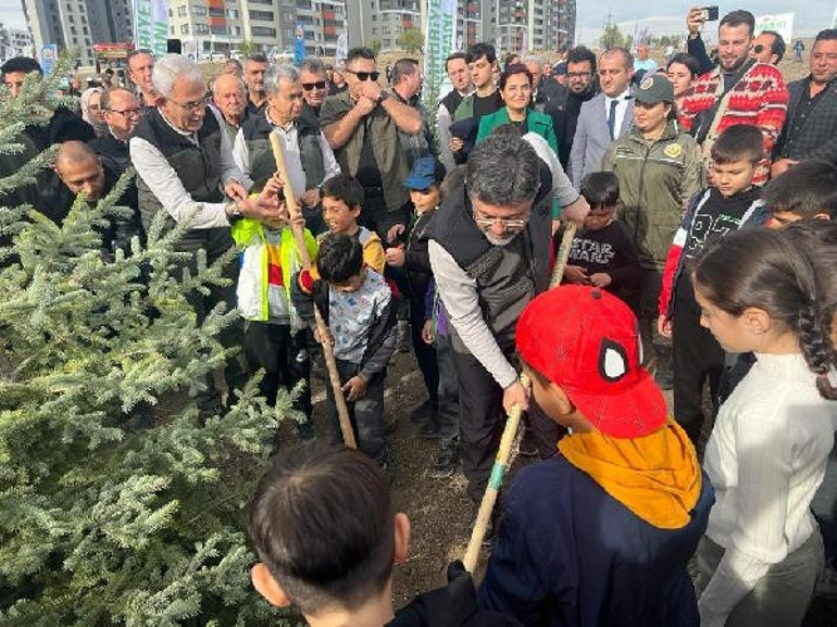 Bakan Yumaklıdan Cumhuriyet Ormanları açıklaması