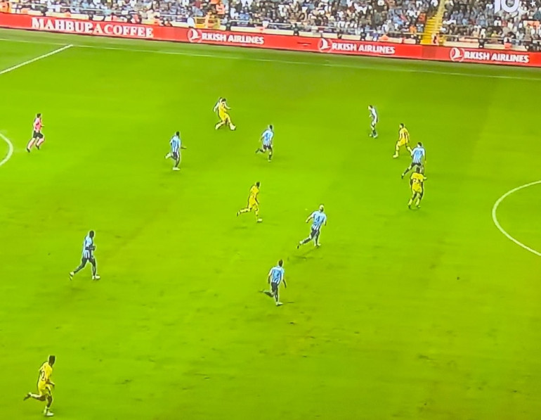 Adana Demirspor - Fenerbahçe maçına Ertaç Özbir ve gerginlik damgası Edin Dzekonun görüntüsü dikkat çekti...