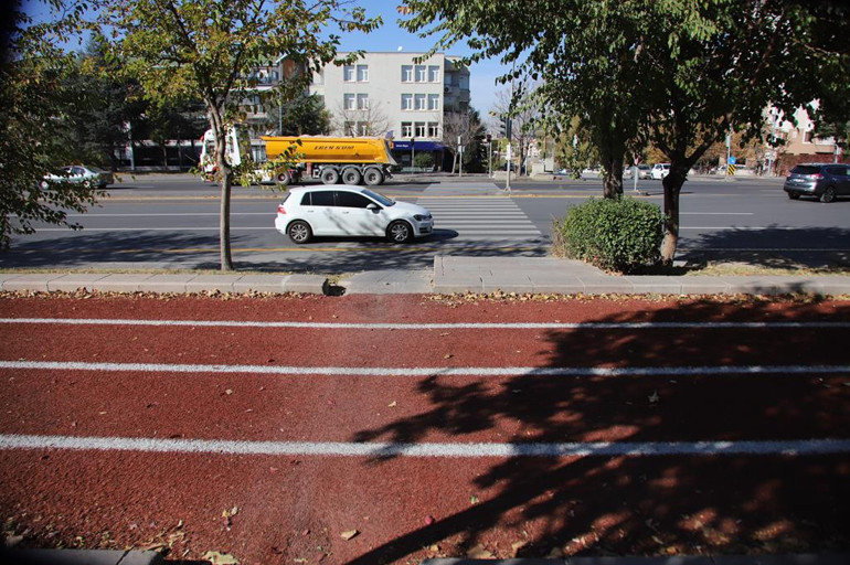 Üst geçit yapılsın, Kırkkonaklar’ın iki yakası bir araya gelsin