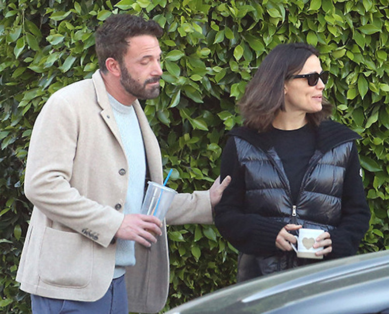 Yeni karısı kıskançlık krizleri geçiriyor: Boşandıktan sonra birbirlerini sevdiler