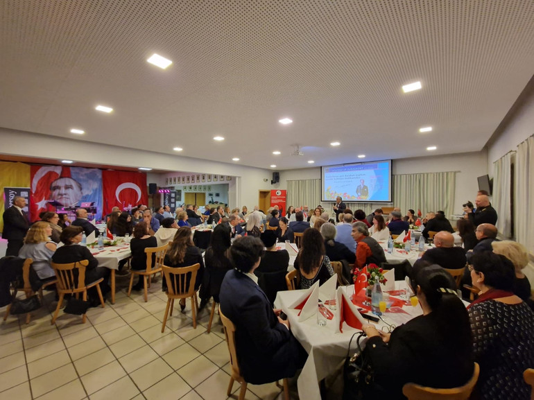 Karlsruhe’de 100. yıla yakışır kutlama