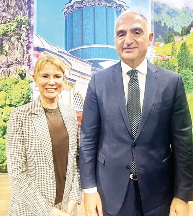 Aileye bir kız daha geliyor