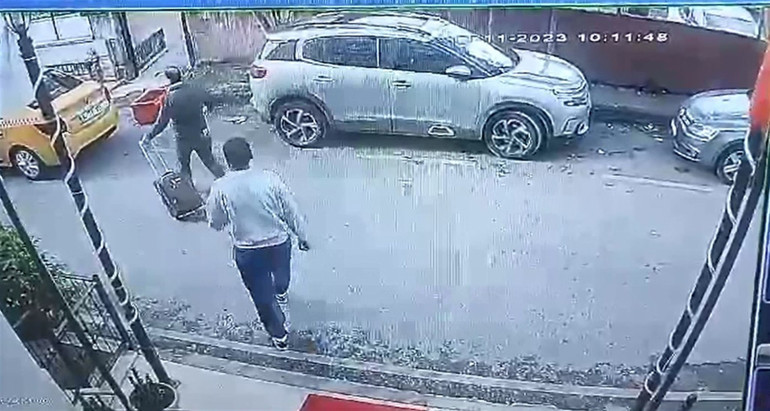 Fatihte otel odasında vahşet Eşini tornavidayla öldürdü