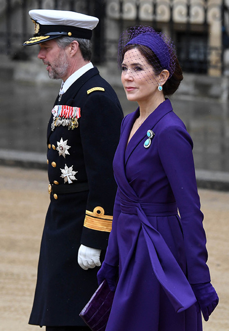 Sonuçta akrabası... Belki de eşine ihanet etmek bir aile geleneği