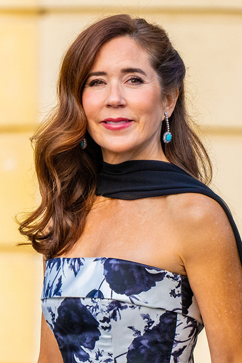 Sonuçta akrabası... Belki de eşine ihanet etmek bir aile geleneği