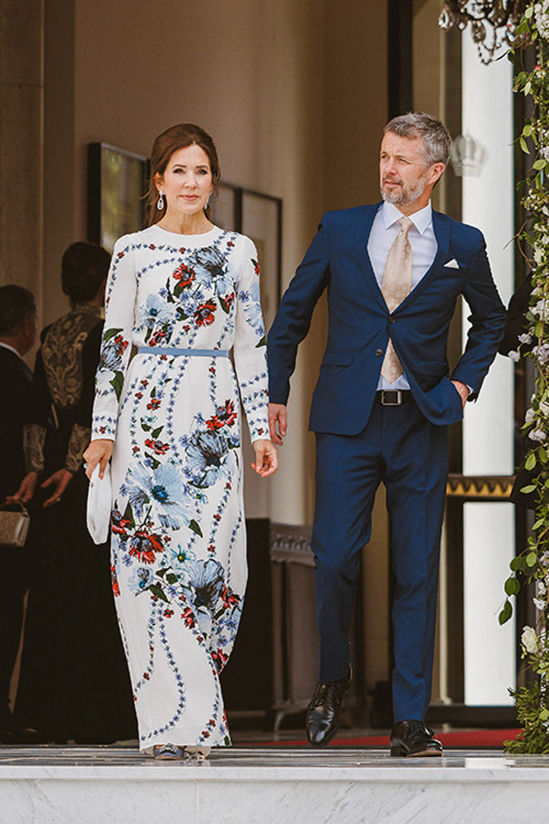 Sonuçta akrabası... Belki de eşine ihanet etmek bir aile geleneği