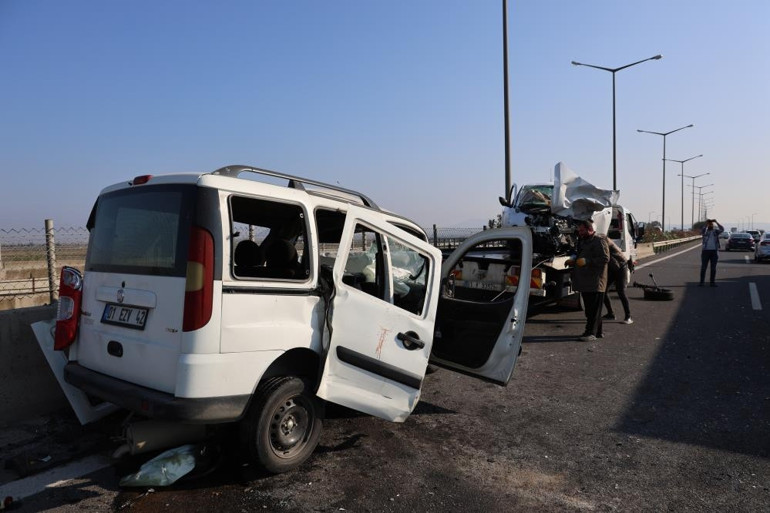 Ters yönden 8 kilometre ilerledi 3 kişi hayatını kaybetti Dehşet saçan aracın görüntüsü ortaya çıktı
