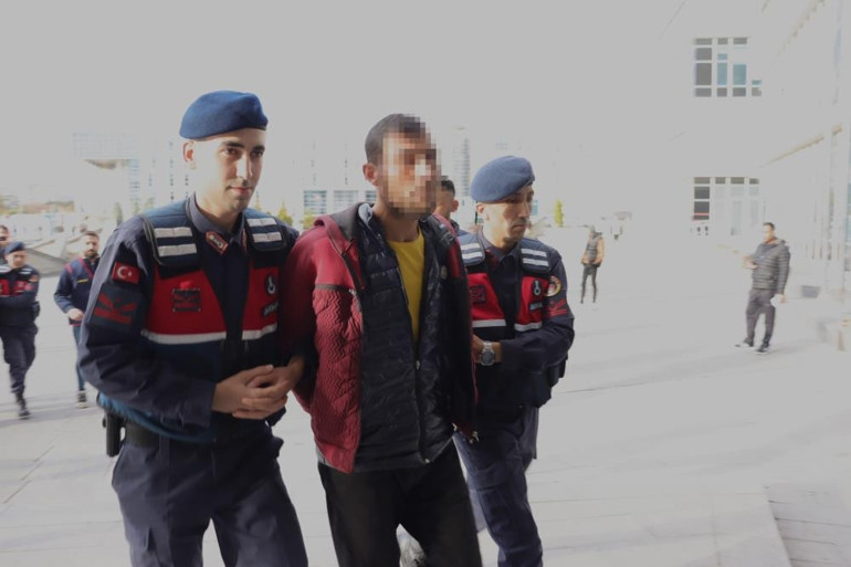 Başı ezilerek öldürülmüştü Kan donduran olayda kadının 2 oğlu ve komşusu adliyeye sevk edildi
