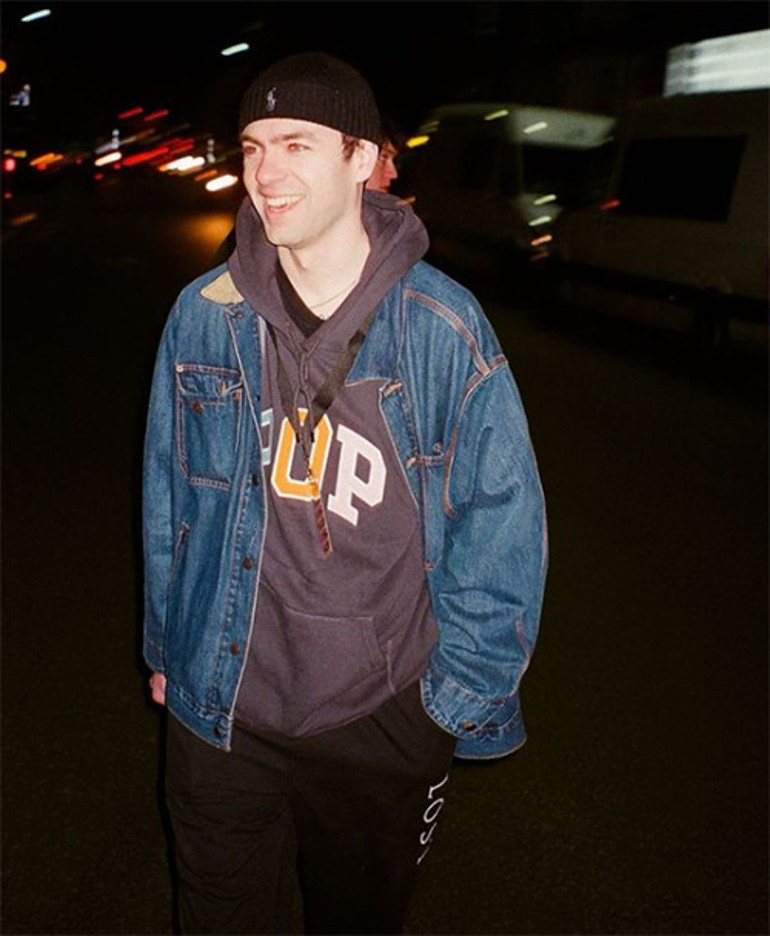 Genç şarkıcının yürek burkan sonu: Henüz 26 yaşındaydı... Çektiği migren ağrıları onu hayattan kopardı