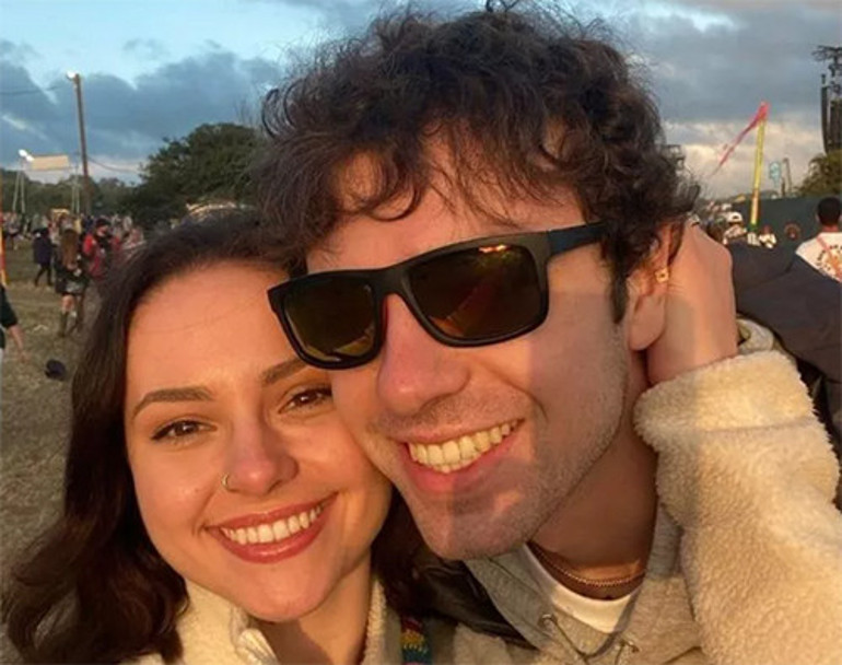 Genç şarkıcının yürek burkan sonu: Henüz 26 yaşındaydı... Çektiği migren ağrıları onu hayattan kopardı