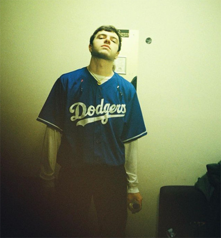 Genç şarkıcının yürek burkan sonu: Henüz 26 yaşındaydı... Çektiği migren ağrıları onu hayattan kopardı