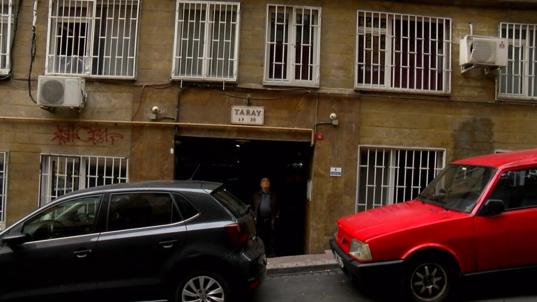 Orhan Pamukun komşularıyla davalık olduğu Taray Apartmanında keşif yapıldı