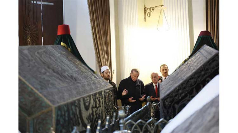 Cumhurbaşkanı Erdoğan, Sultan 2. Abdülhamid Hanın türbesini ziyaret etti