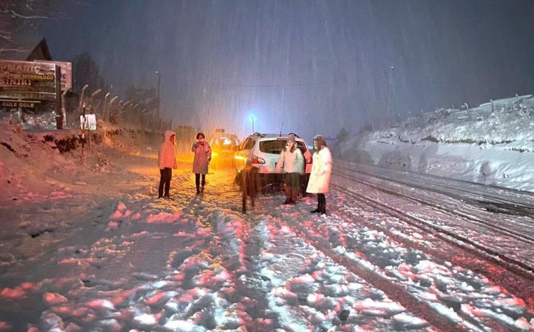 Son dakika hava durumu: İstanbulda mevsimin ilk karı düştü... Meteorolojiden sarı ve turuncu kodlu uyarı