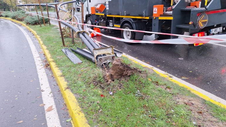Son dakika hava durumu: İstanbulda mevsimin ilk karı düştü... Meteorolojiden sarı ve turuncu kodlu uyarı