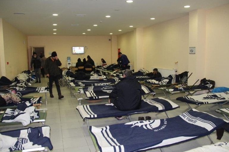 Son dakika hava durumu: İstanbulda mevsimin ilk karı düştü... Meteorolojiden sarı ve turuncu kodlu uyarı