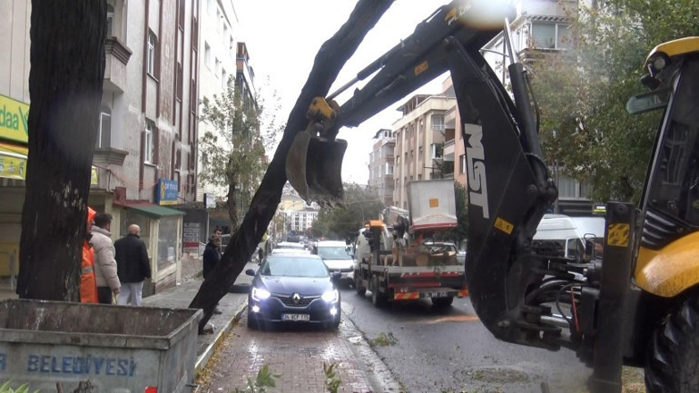 Son dakika hava durumu: İstanbulda mevsimin ilk karı düştü... Meteorolojiden sarı ve turuncu kodlu uyarı