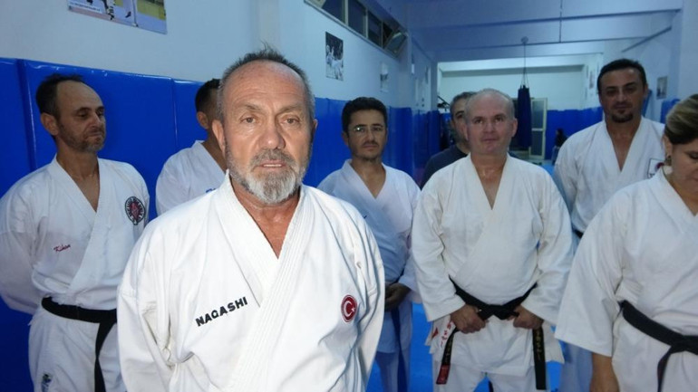 30 yıl sonra tekrar bir araya geldiler Aynı karate salonu öğrencileri...