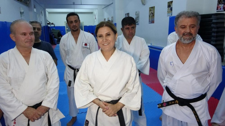 30 yıl sonra tekrar bir araya geldiler Aynı karate salonu öğrencileri...