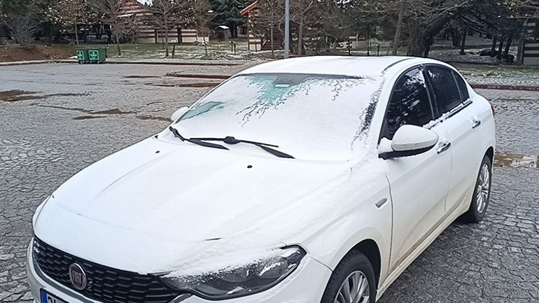 Olumsuz hava koşulları nedeniyle 2 yaşamını yitirdi, 50 kişi de yaralandı